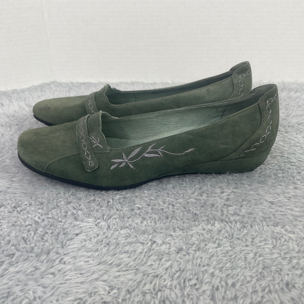 Clarks Artisan Loafers Womens 8M Green Suede Embroidered Slip On Flats